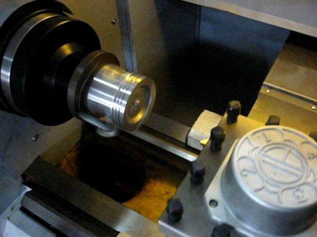 汽車發(fā)動機活塞(圖2)